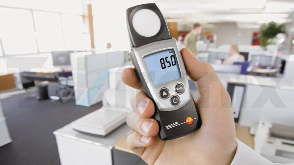 لوکس متر چیست؟