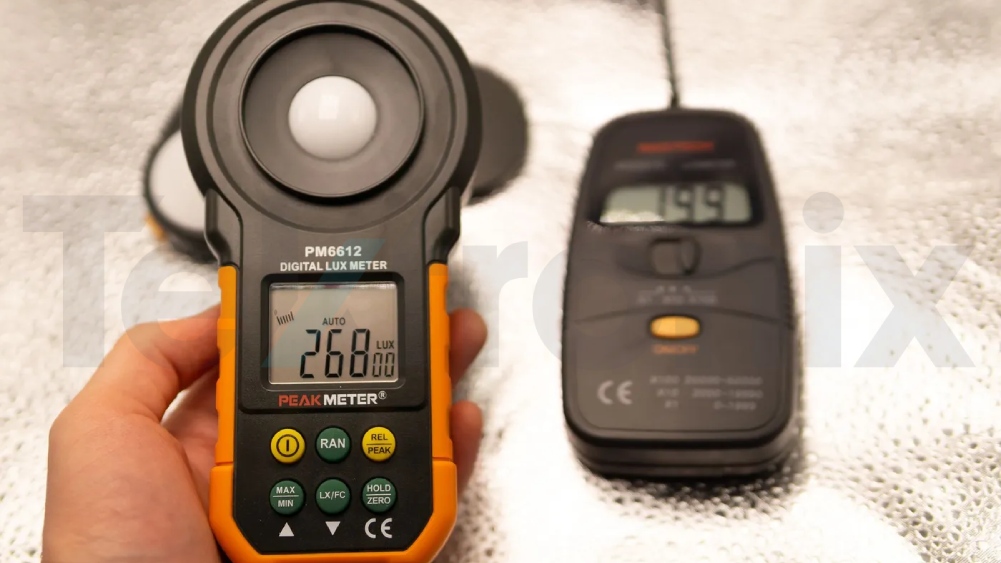 لوکس متر چیست؟