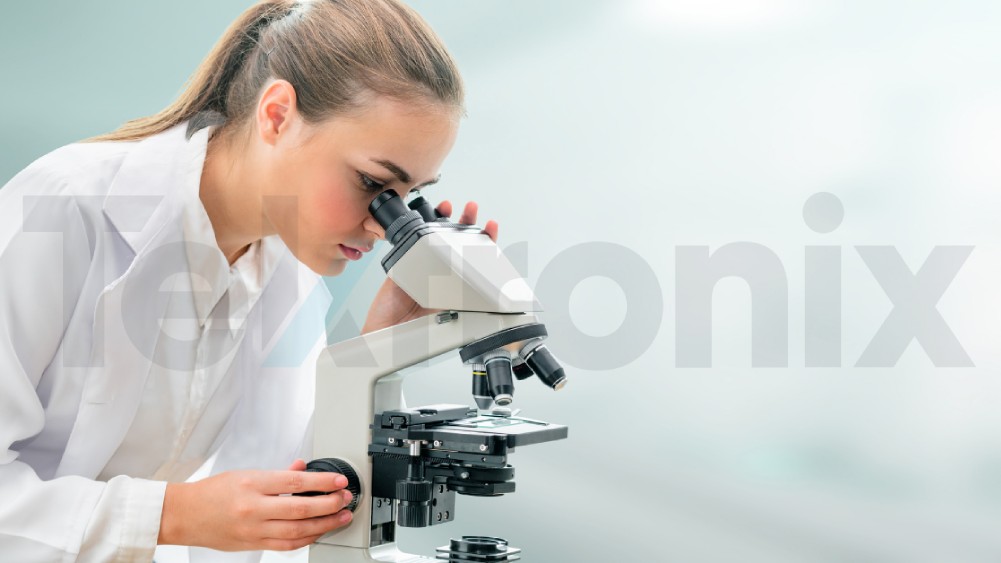 میکروسکوپ آزمایشگاهی