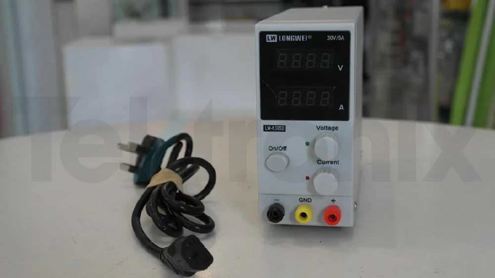 منبع تغذیه سوئیچینگ آزمایشگاهی